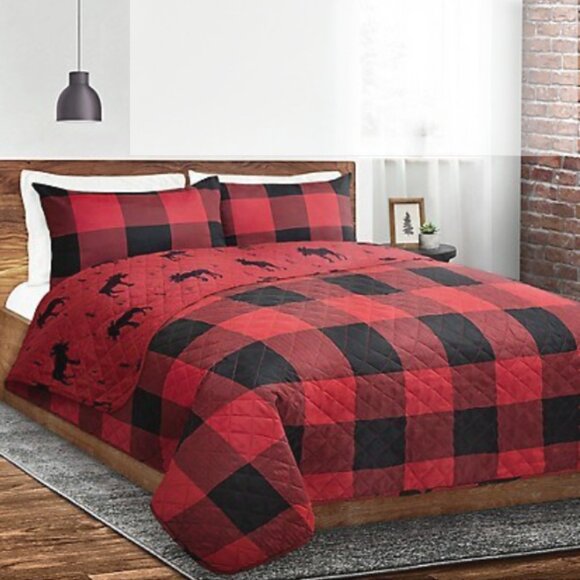 Brand New Red & Black Buffalo Plaid Moose Reversible Quilt Set - KING Size - Picture 1 of 2